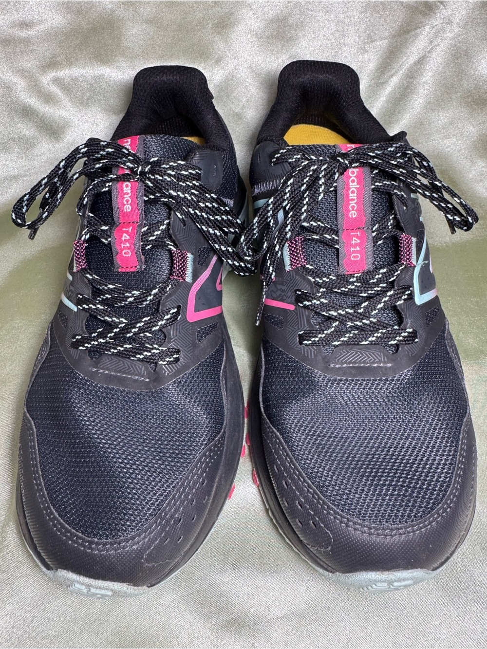 New Balance 410v8 Trail Running Shoes Black Blue Women’s Size 8.5 WIDE - Picture 2 of 8
